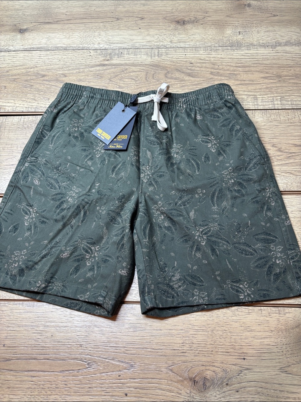 Men’s Todd Snyder Olive Green Floral Shorts Size Small